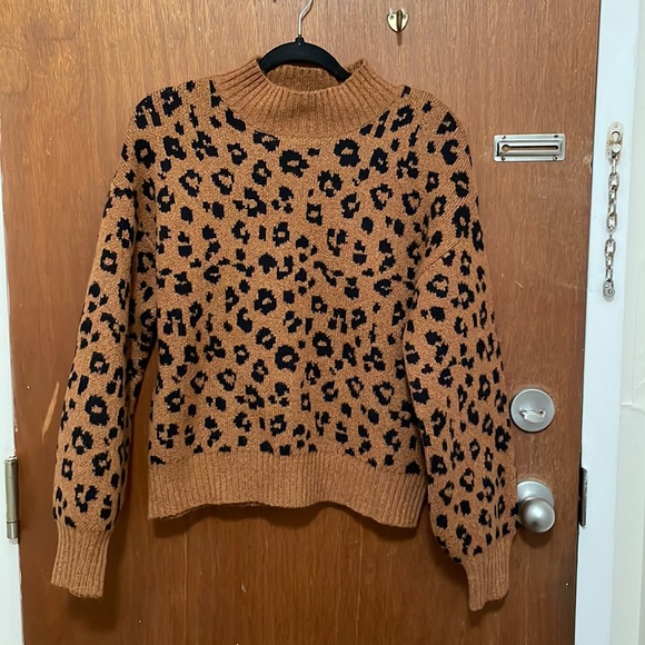 NWT Old Navy Cheetah Print Sweater - Picture 2 of 9